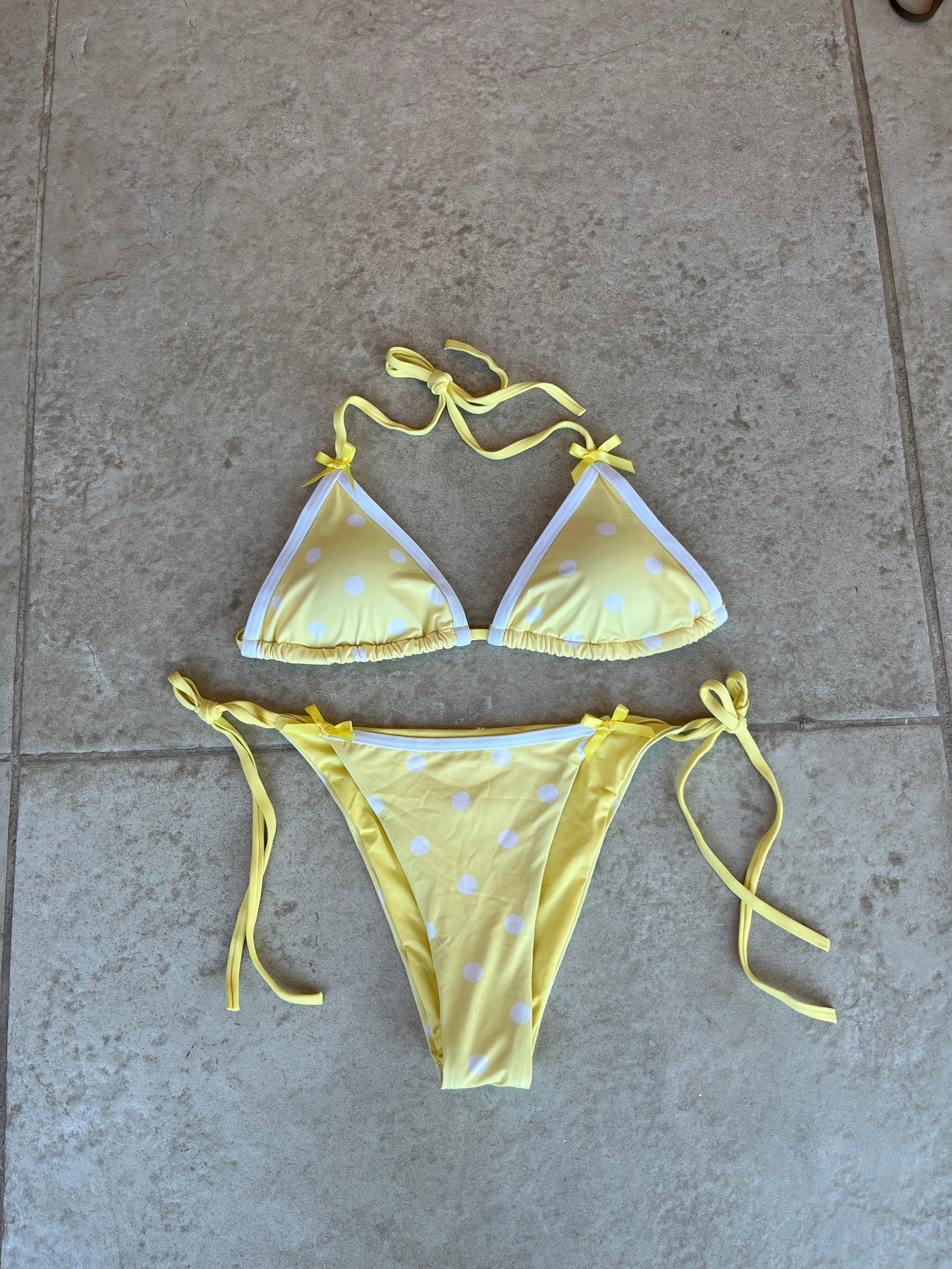 Lily - yellow
